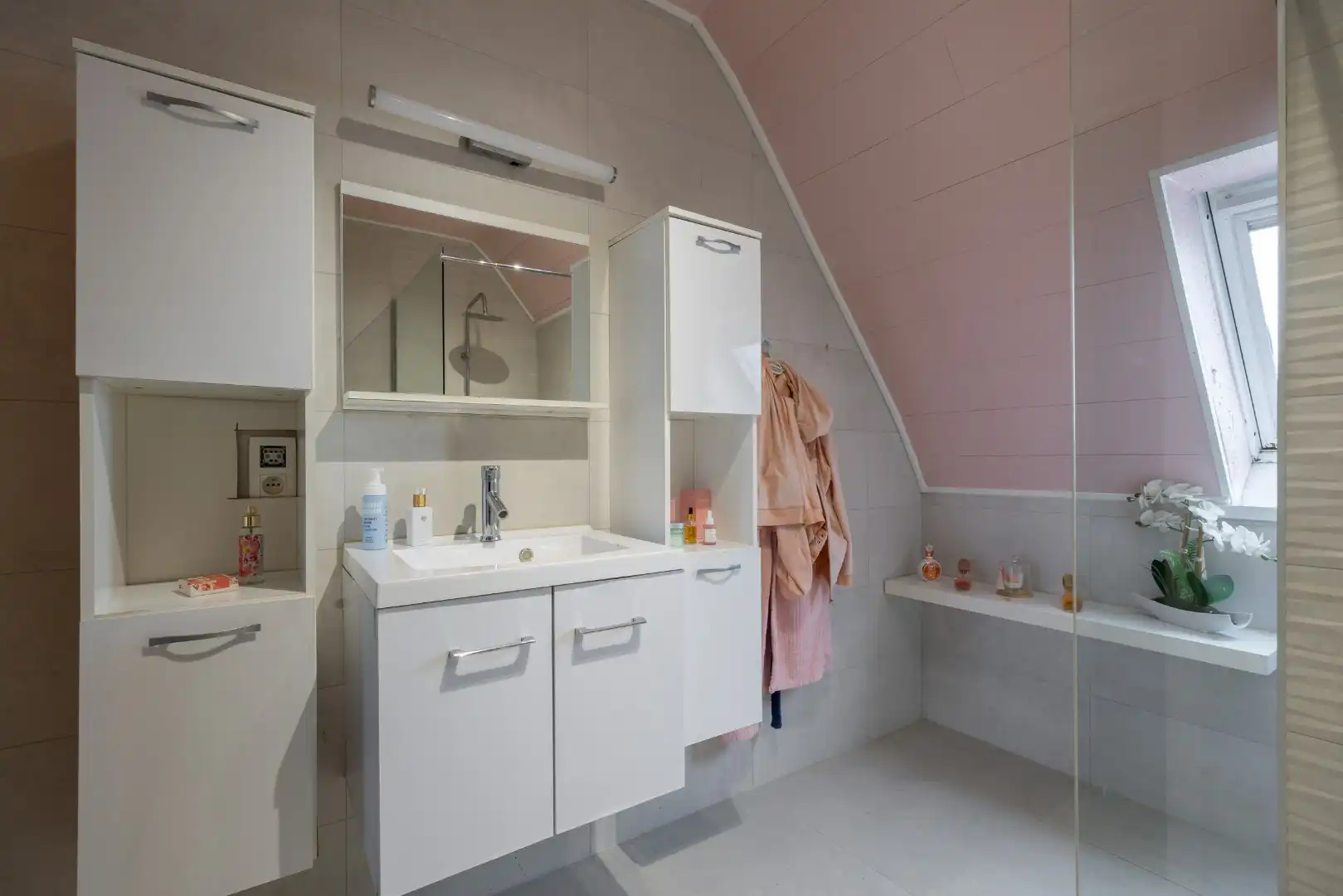 Mooi instapklaar appartement te koop! foto 14