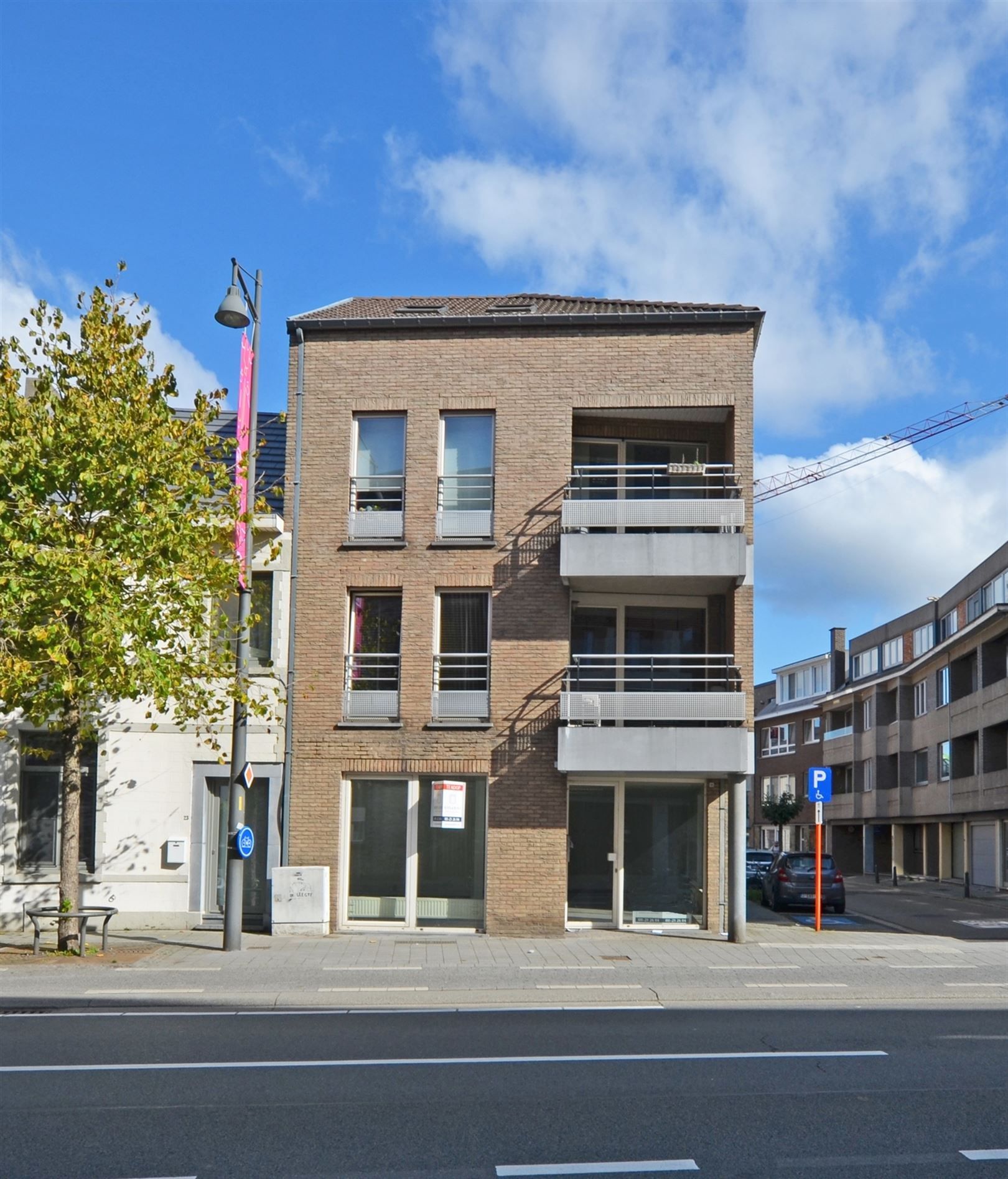 Handelspand inclusief twee parkeerplaatsen op zichtlocatie!  foto 1