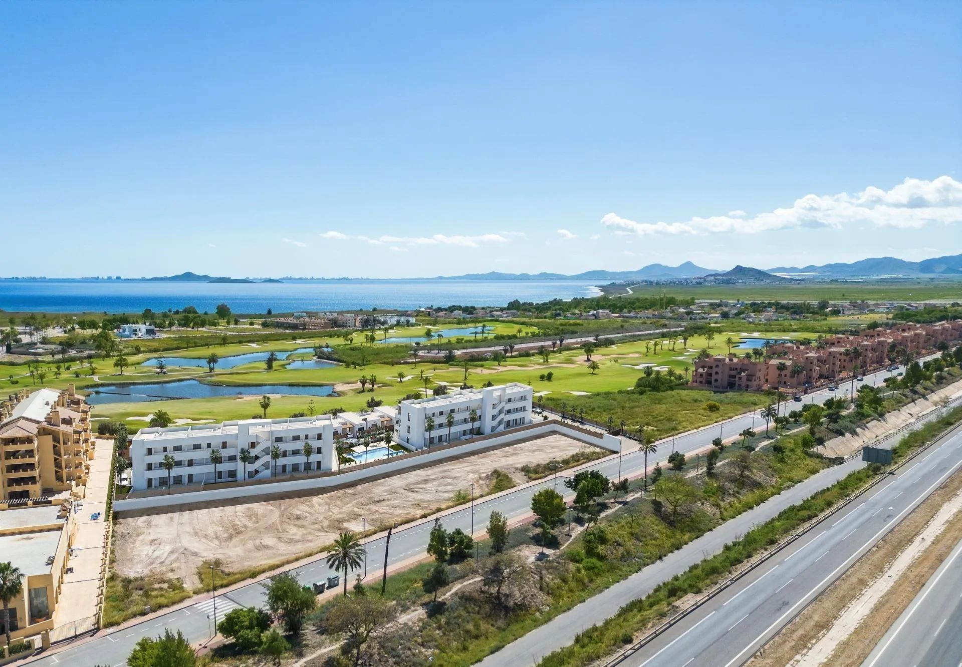 Beleef de perfecte balans van luxe en natuur: moderne eerste lijn golf appartementen nabij de zee! foto 8