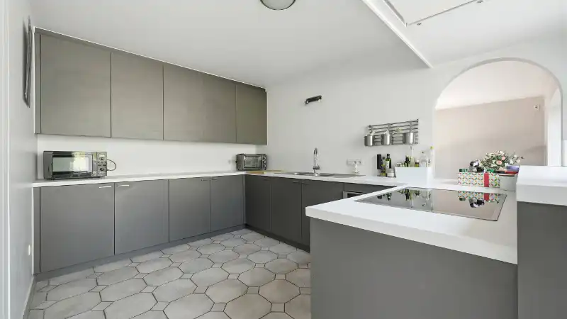 Villa van 265m² op 15 are met kantoor-praktijkruimte van 25m² en 3 slaapkamers foto 14