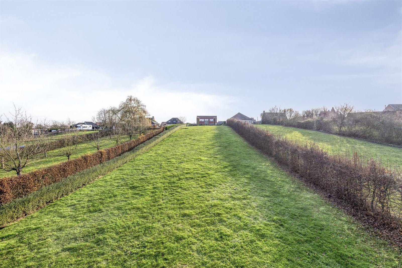 Ruime woning te koop met 5 slaapkamers foto 29