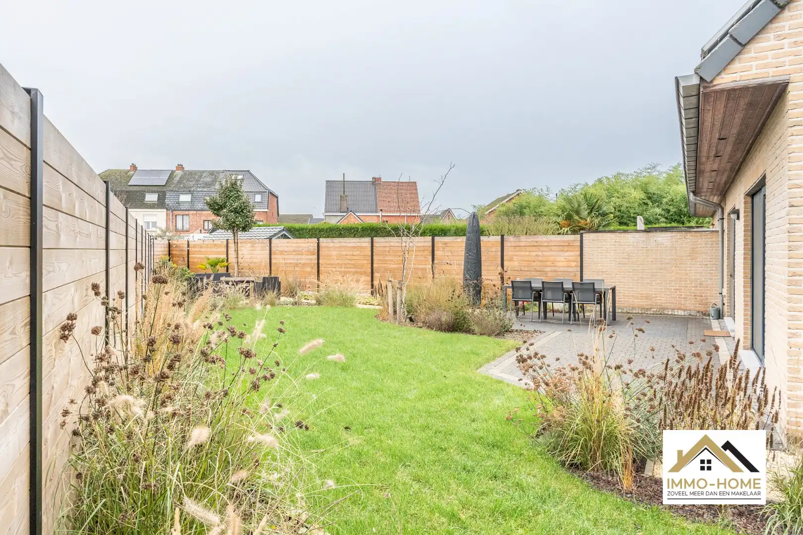 Prachtige HOB met zonnepanelen in een doodlopende straat! foto 13