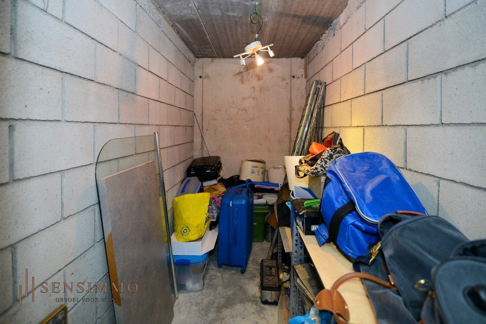 Instapklare appartement met 2 slaapkamers en parking foto 18