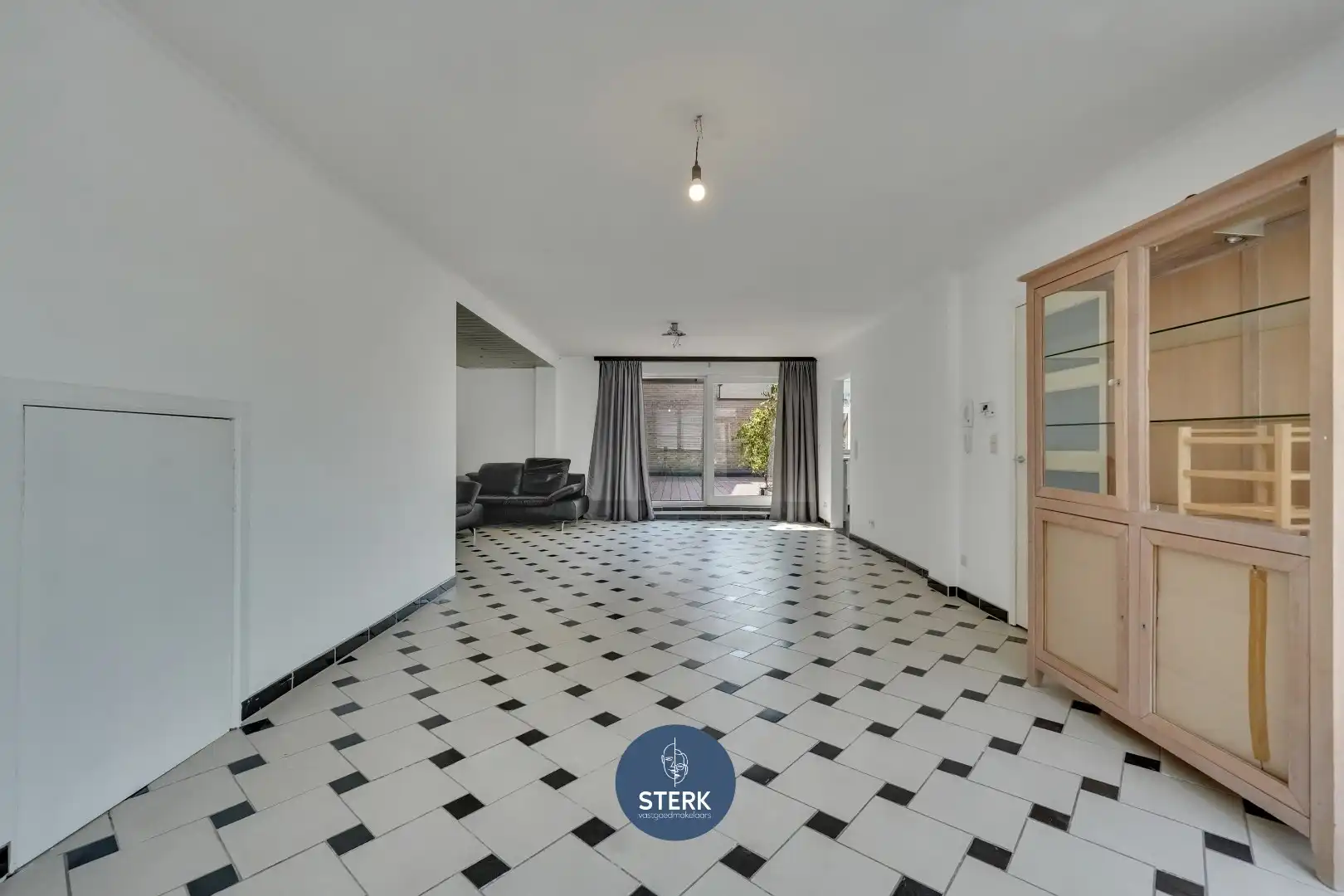 RUIM DUPLEX-APPARTEMENT MET 2 TERRASSEN IN HET CENTRUM VAN LANAKEN !  foto 8