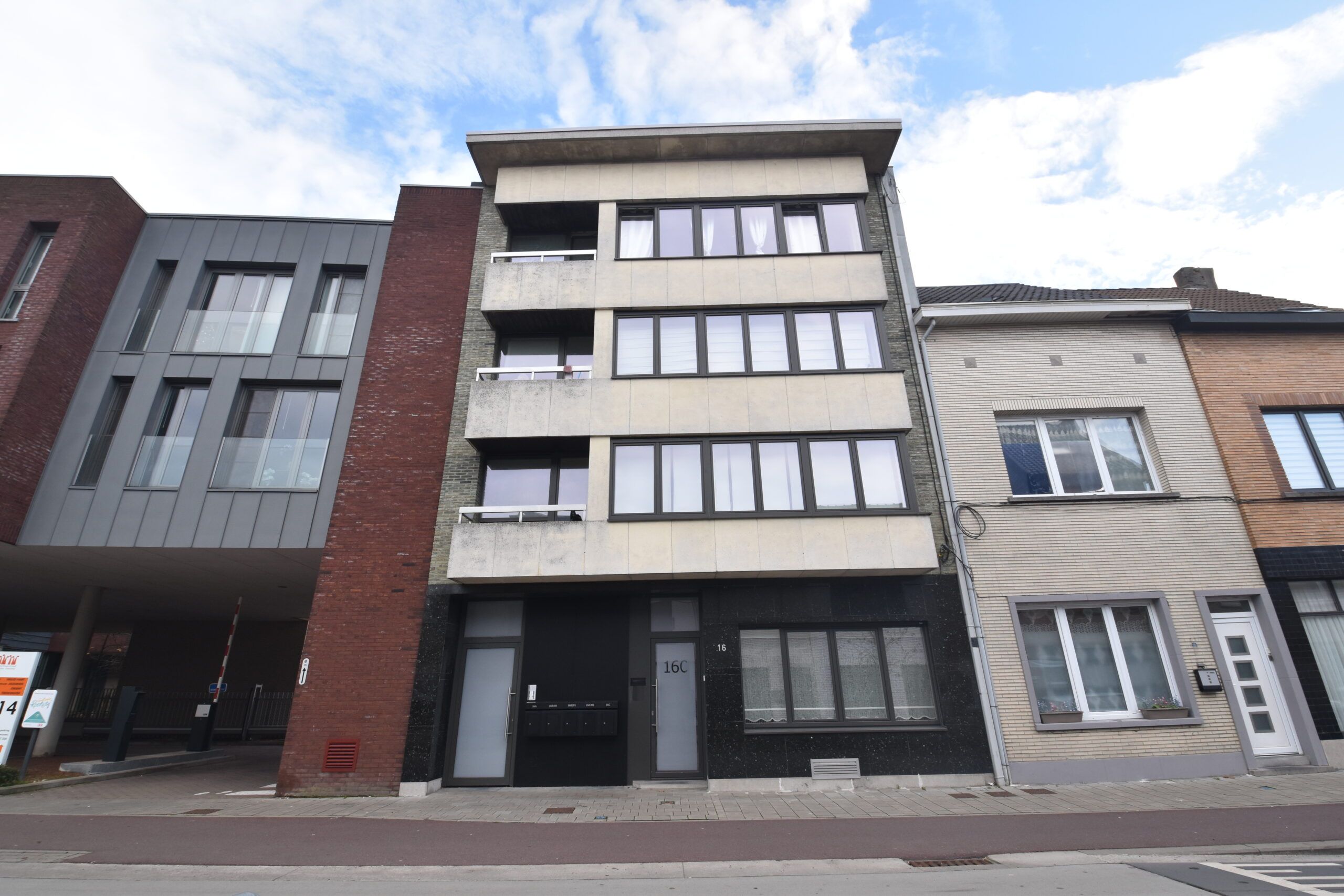 Unieke Vastgoedinvestering in hartje Sint-Niklaas foto {{pictureIndex}}