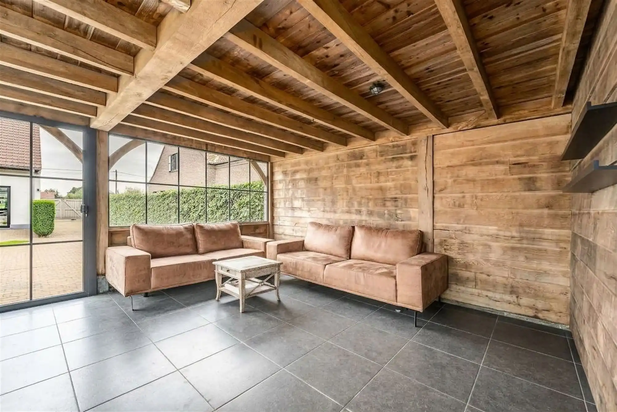 Sfeervolle, energiezuinige halfopen woning met drie slaapkamers en prachtig tuinatelier foto 3