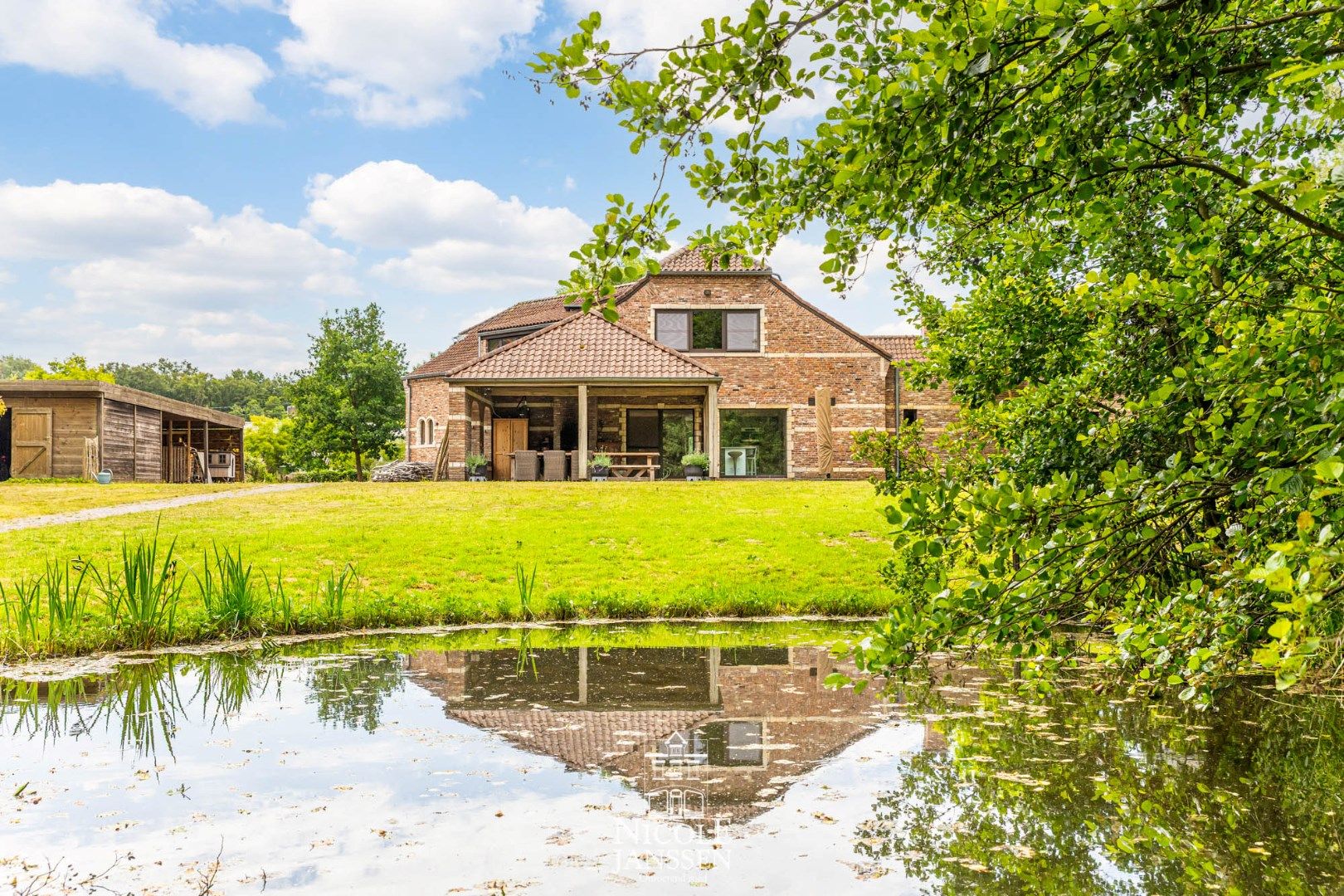 Exclusieve, authentieke villa met binnenzwembad op een rustige locatie foto 2