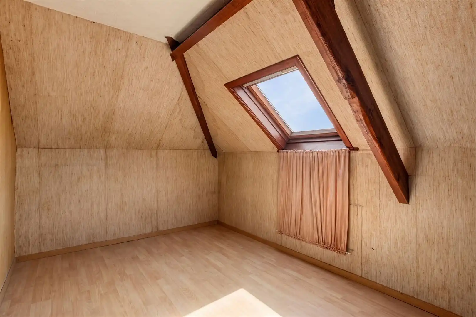 Mooi gelegen te renoveren woning op de Wolvenberg foto 21
