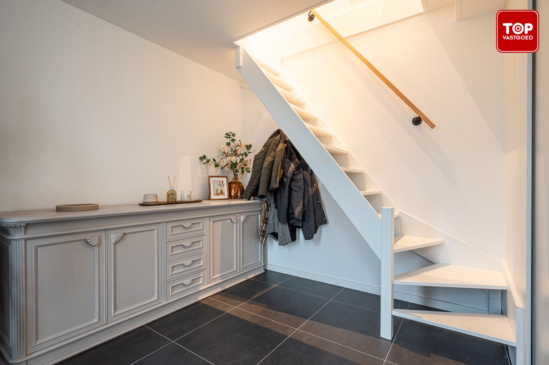 instapklare appartement met twee slaapkamers en terras foto 5