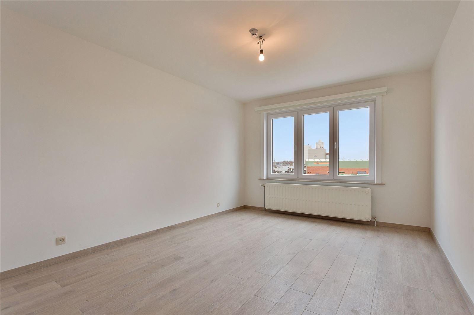 Modern appartement met 2 slaapkamers + bureau en parking! foto 7