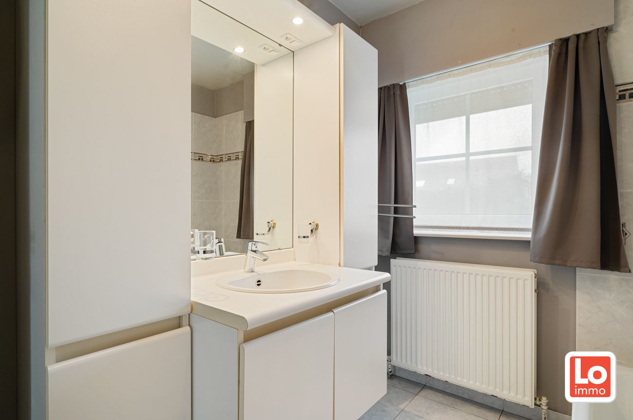 VERKOCHT!! Mooie en degelijke open bebouwing met inpandige garage op een heel rustige toplocatie vlakbij het centrum van Lochristi! foto 15