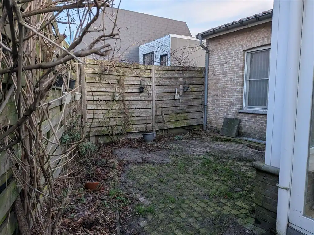 Half open bebouwing tegen het centrum van 's-Gravenwezel foto 20