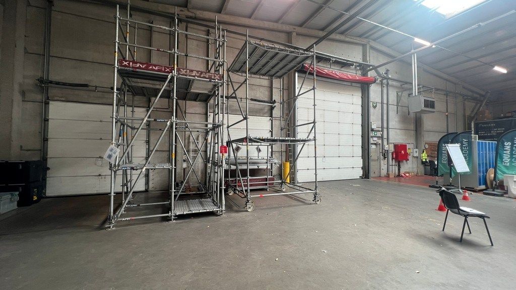 Loods met kantoren te huur in haven van Gent foto 4