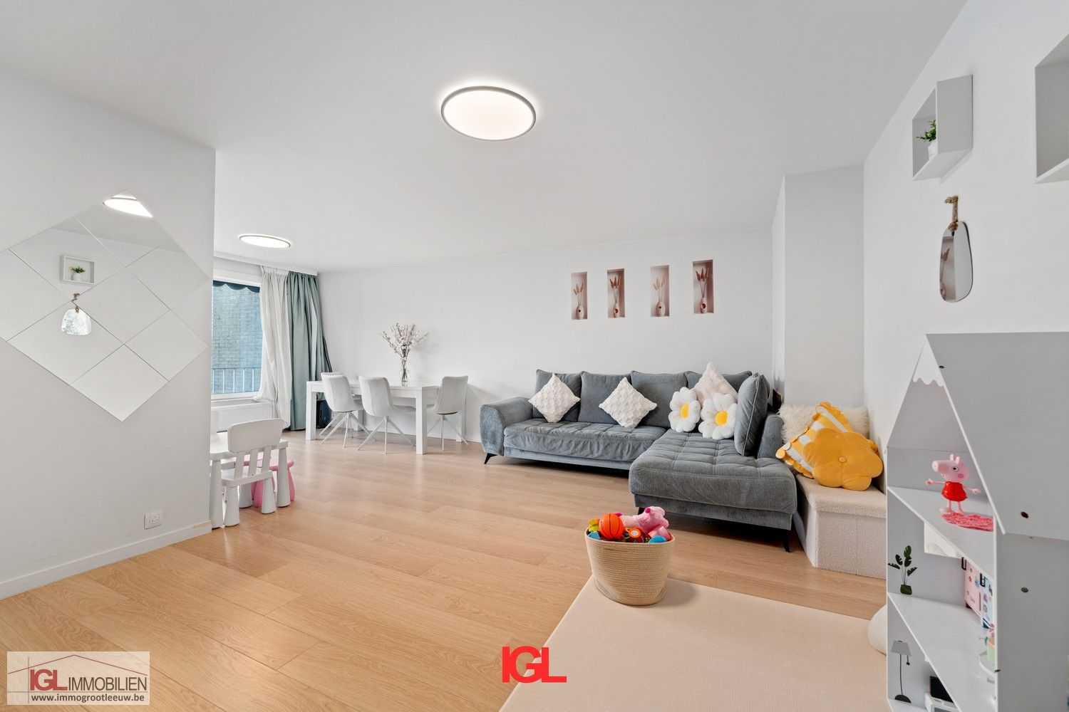 Modern appartement met 2 slaapkamers en parkeerplaats! foto 3
