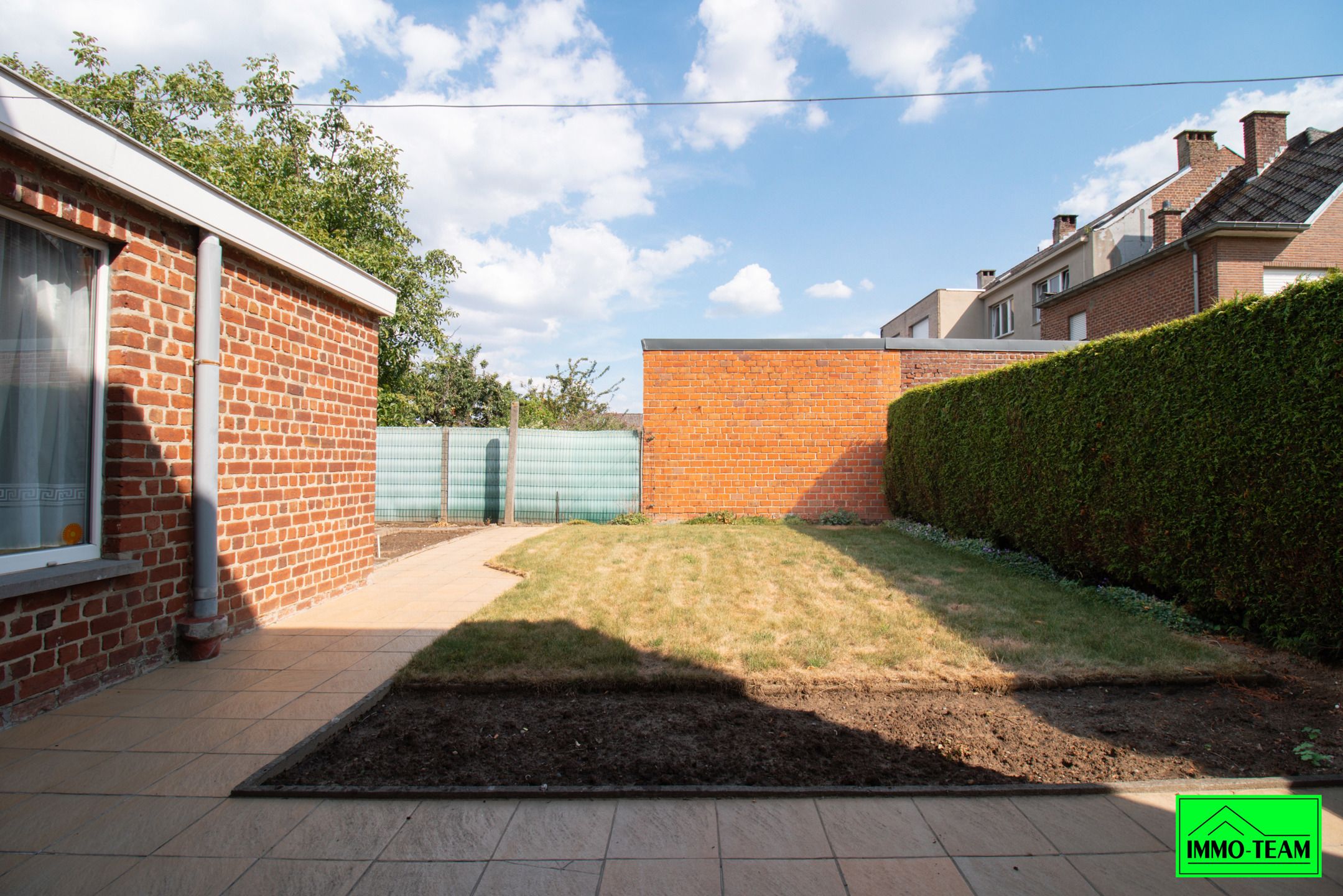 Solide op te frissen 2-gevelwoning met 4 slaapkamers foto 8
