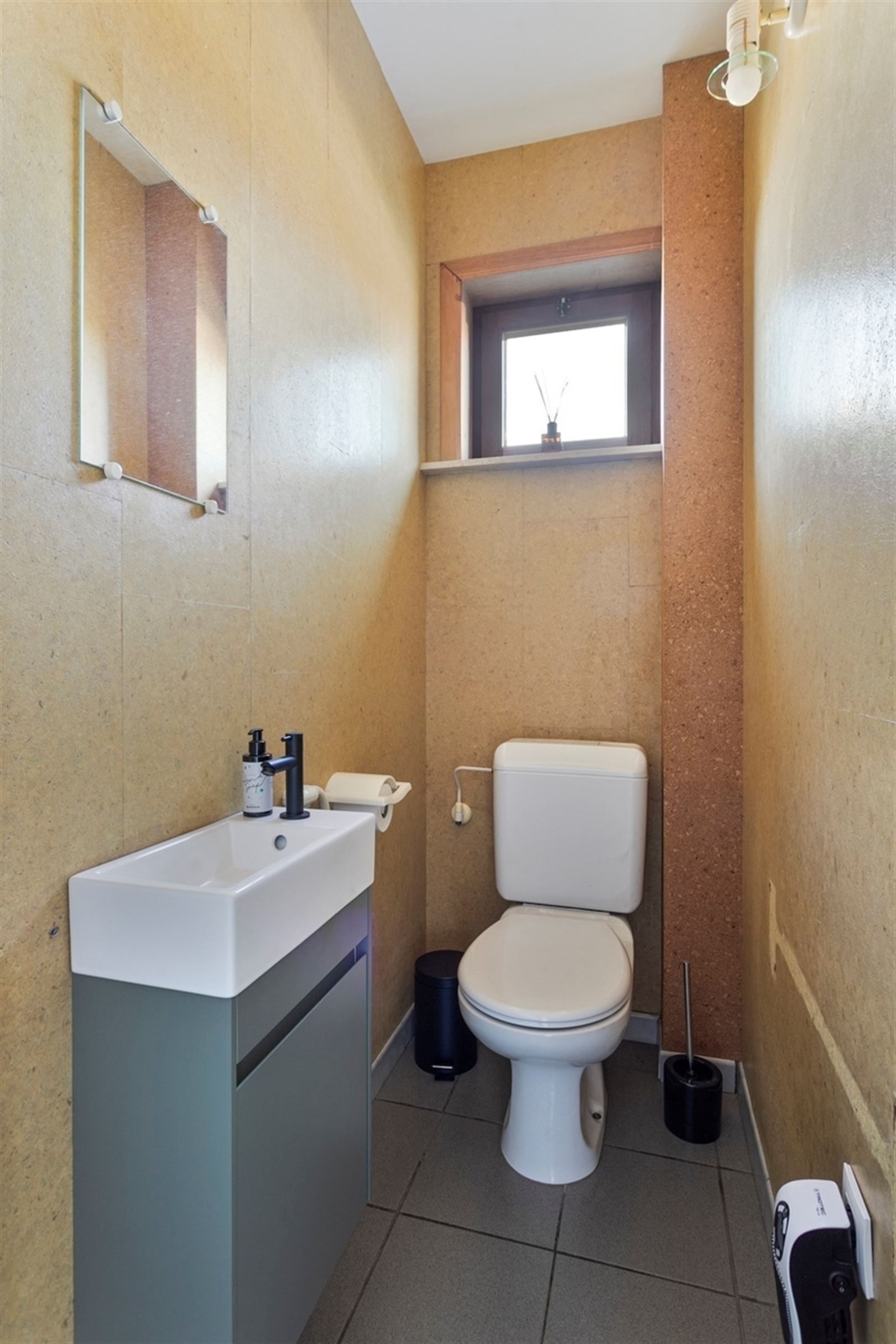 Instapklare mooi gelegen woning in deelgemeente Bevere foto 8