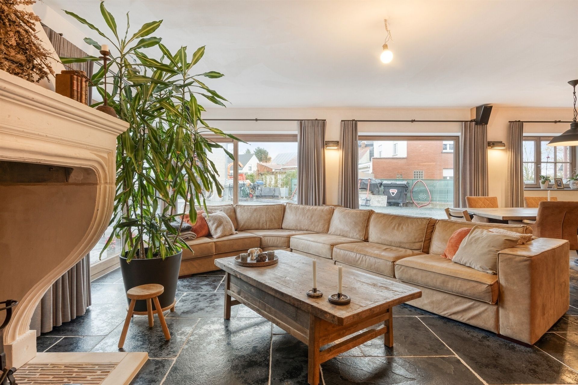 Volledige gerenoveerde woning met loods foto 8