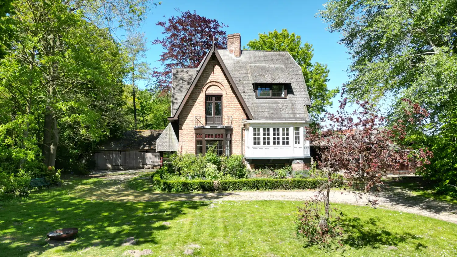 Hoofdfoto van de publicatie: Karaktervolle woning op uniek domein