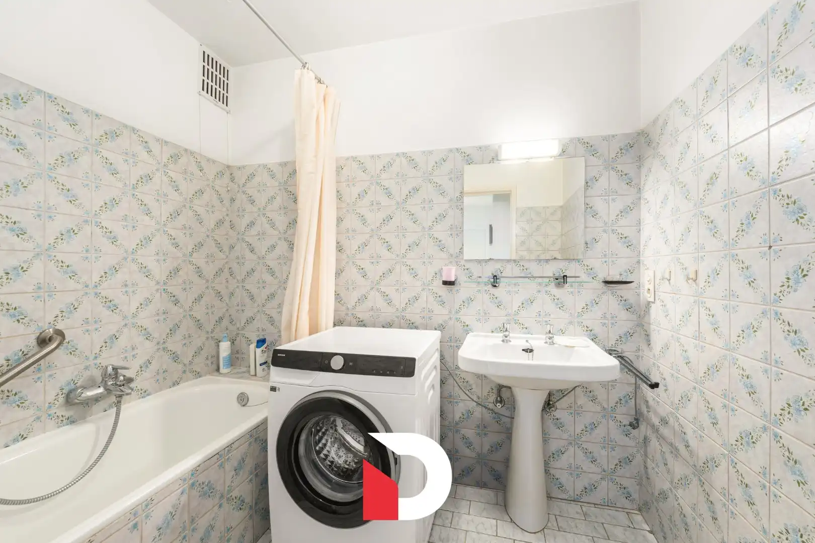 Aangenaam en lichtrijk app. op 5de verdiep met 2 slk.'ers op een toplocatie nabij het centrum van Brugge. foto 10