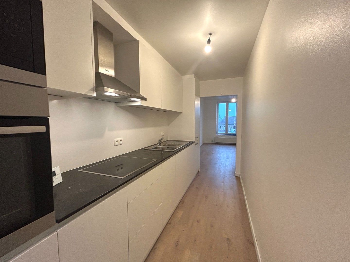 Gerenoveerd, instapklaar appartement met 1 slaapkamer te Ardooie! foto 4