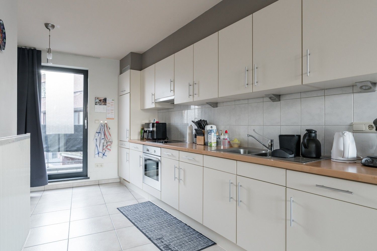 Ruim duplex appartement met 3 slaapkamers in het centrum van Hamont. foto 3