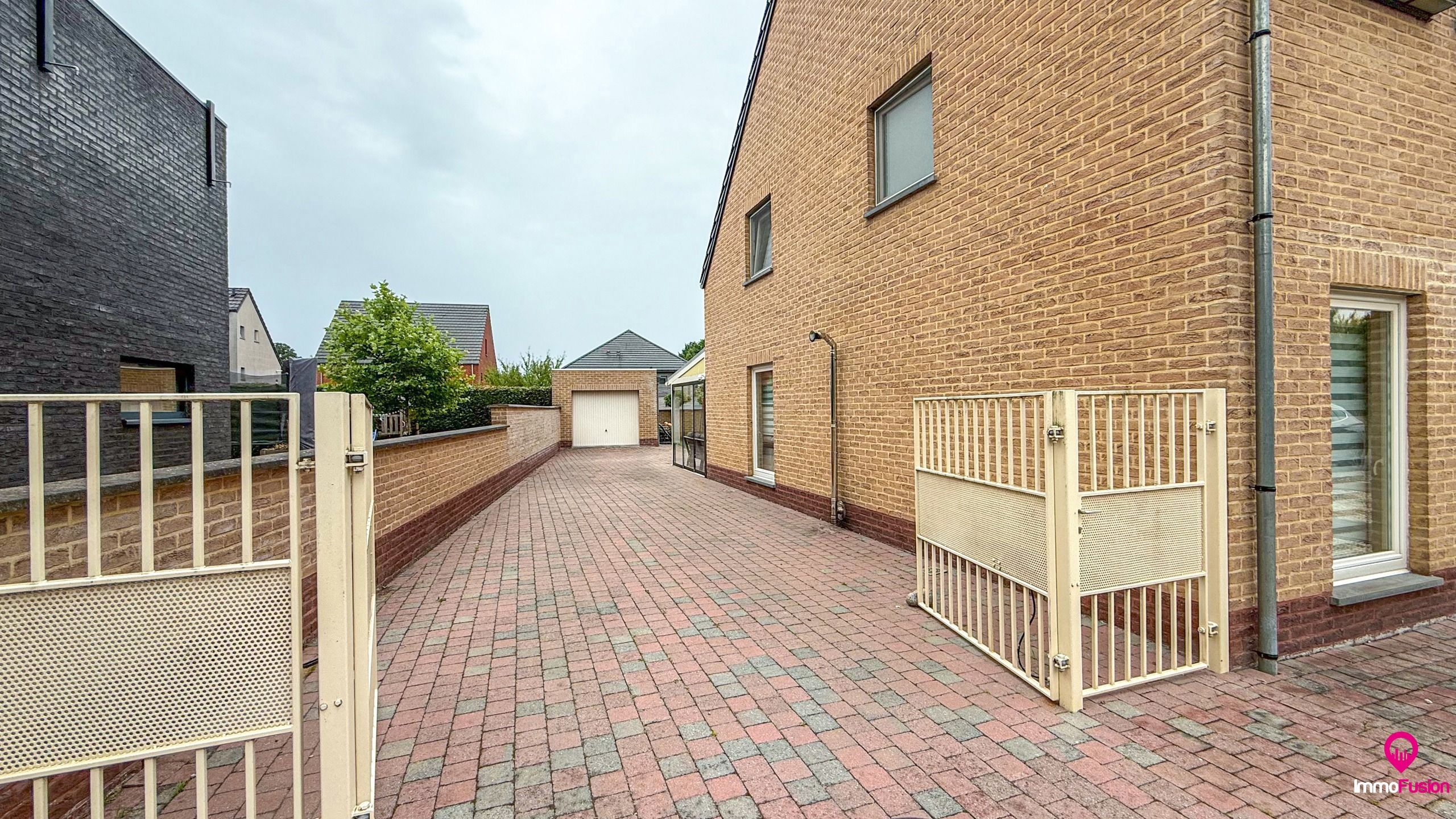 Instapklare woning met 3 slpks, tuin en garage in Lillo! foto 31