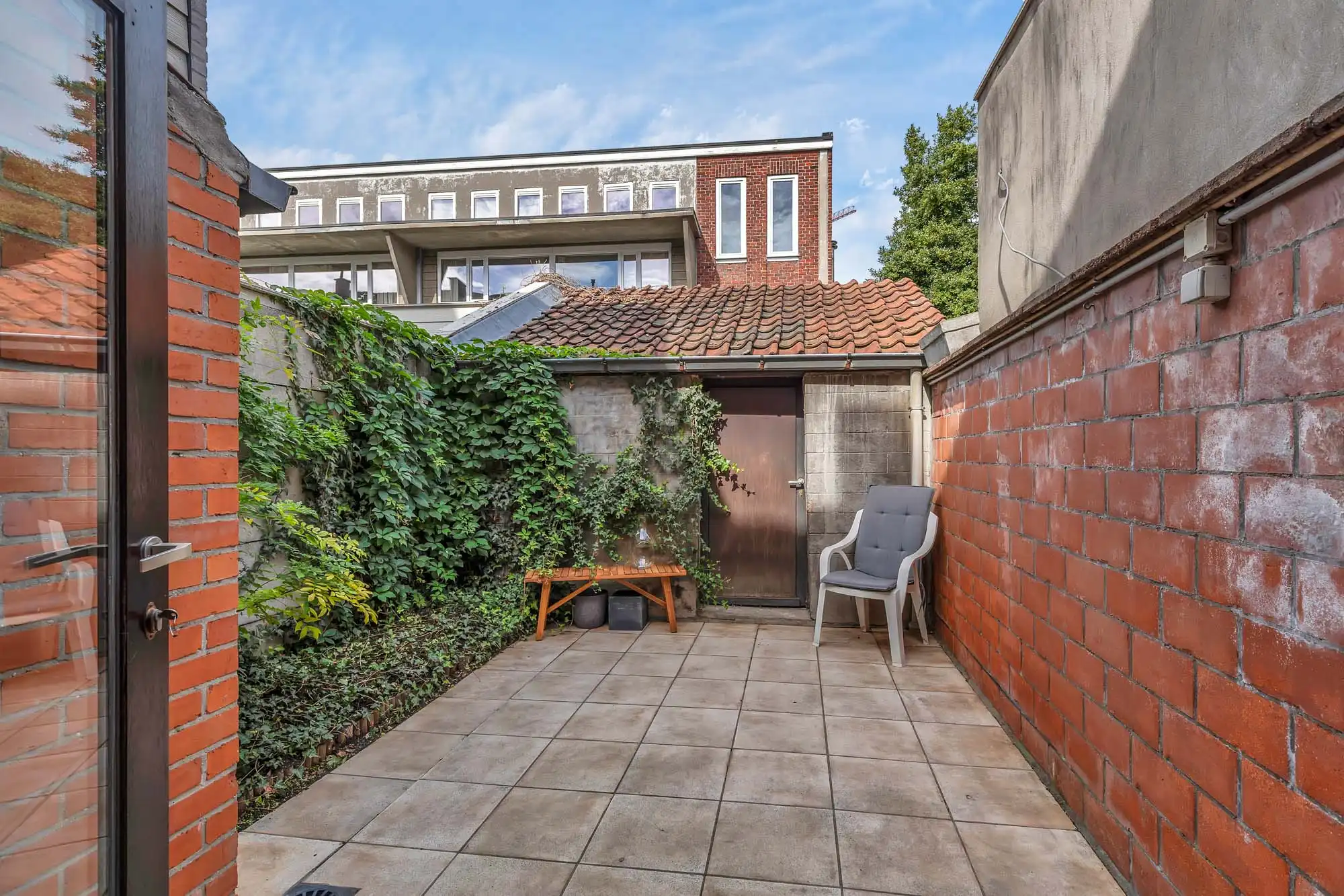 Instapklare woning met terras, buitenberging in het centrum foto 13