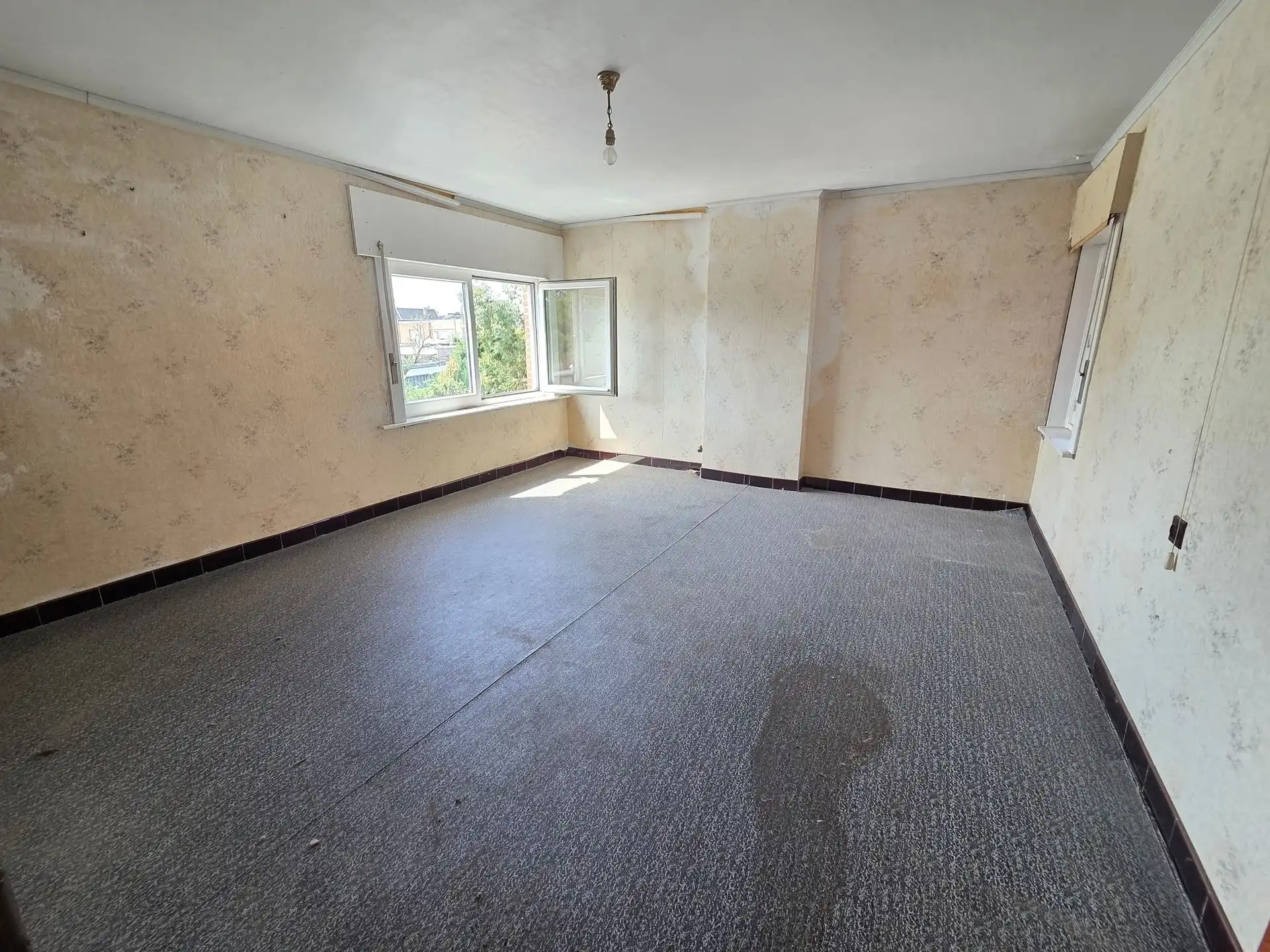 Te renoveren woning, rustig gelegen op een zuidgericht perceel van 581m² foto 5