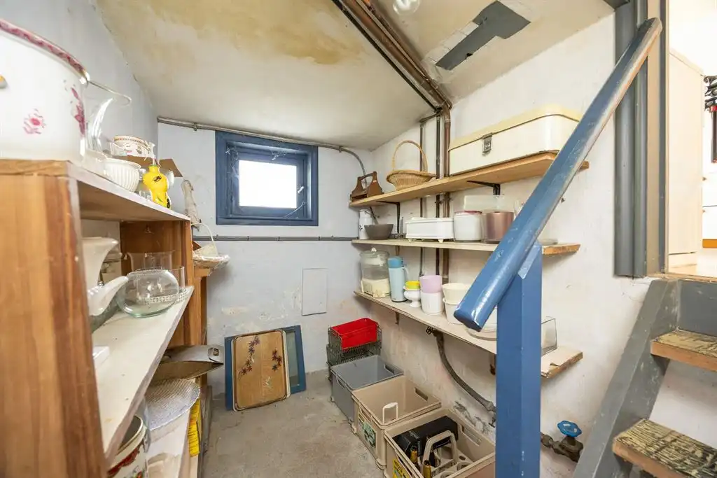 Klassieke te renoveren villa op een mooi hoekperceel in wijk "Hertebos" foto 18