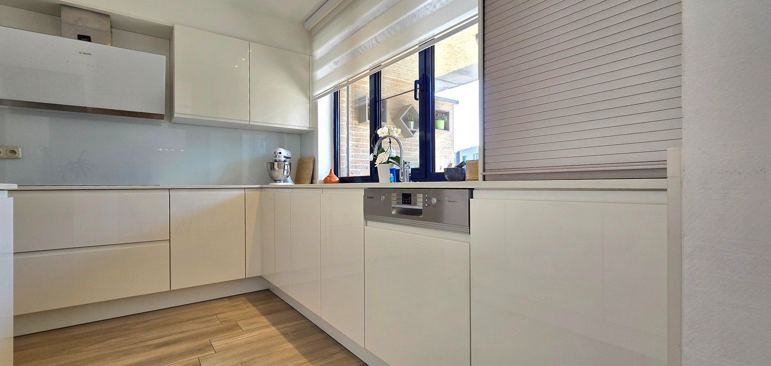 TE KOOP : instapklaar appartement op centrale ligging met 2 slaapkamers en 2 terrassen foto 12