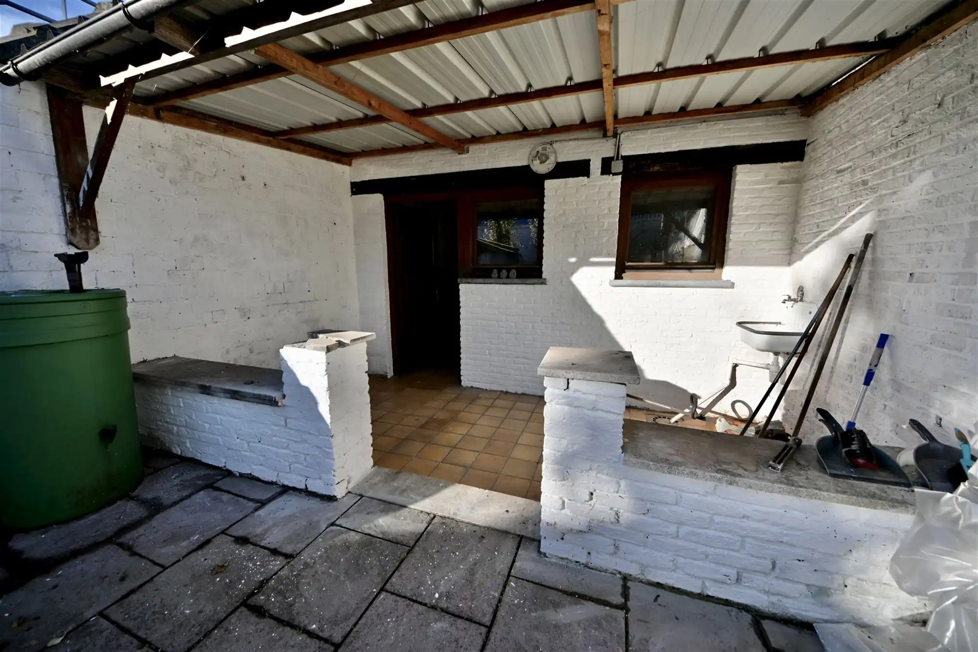 Handelsruimte met duplex appartement en tuin.  foto 10