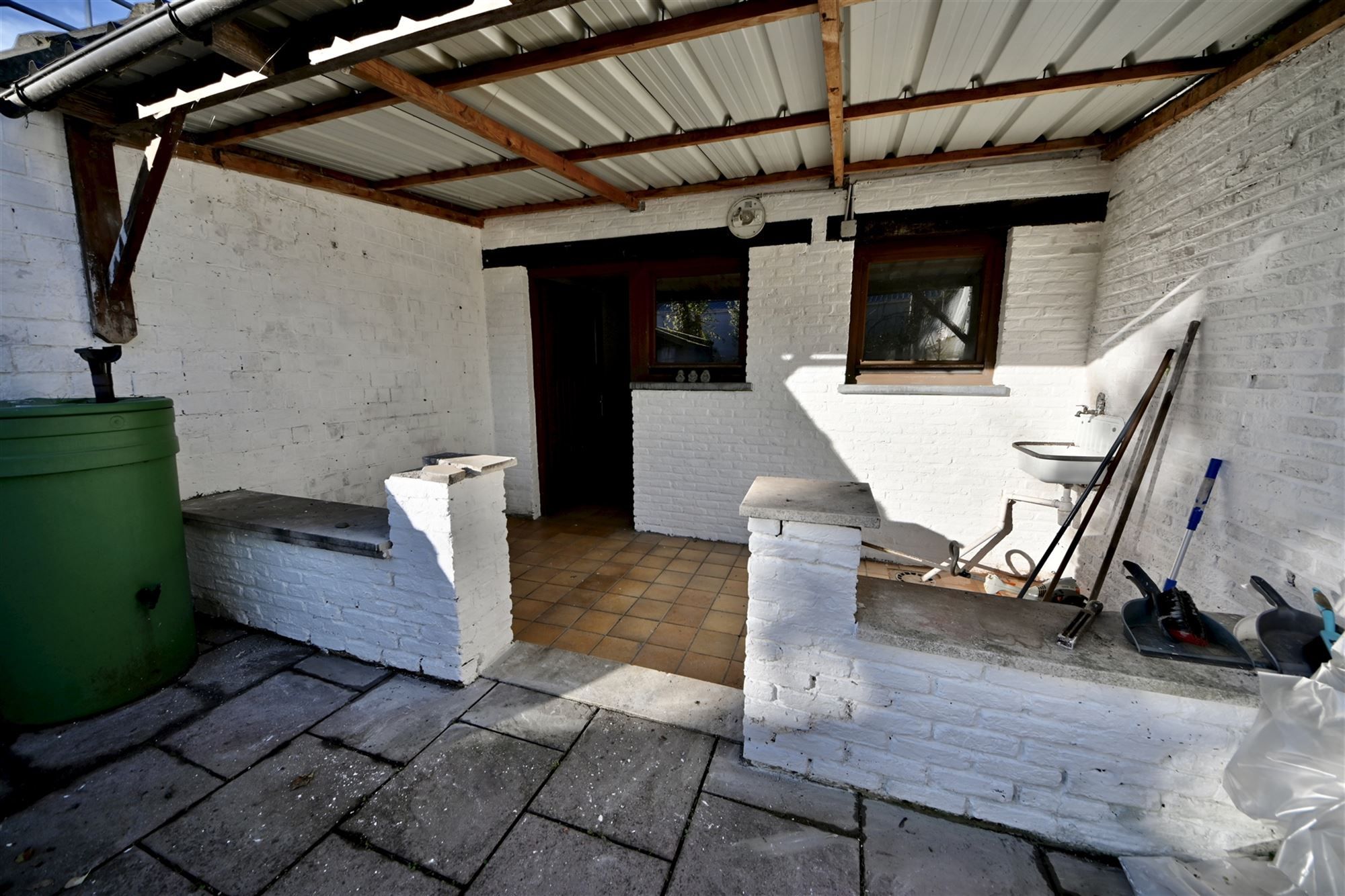 Handelsruimte met duplex appartement en tuin.  foto 10