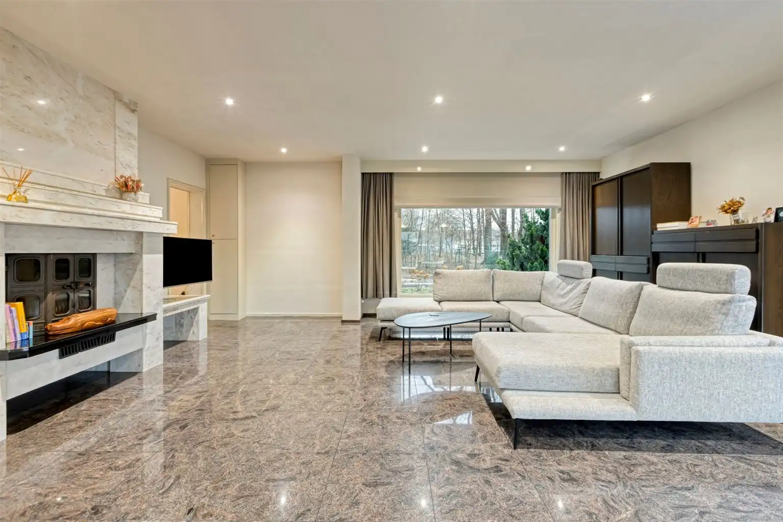 Vrijstaande woning met 3 slaapkamers, inpandige garage en een omheinde tuin, rustig gelegen nabij het centrum van Maaseik. foto 5