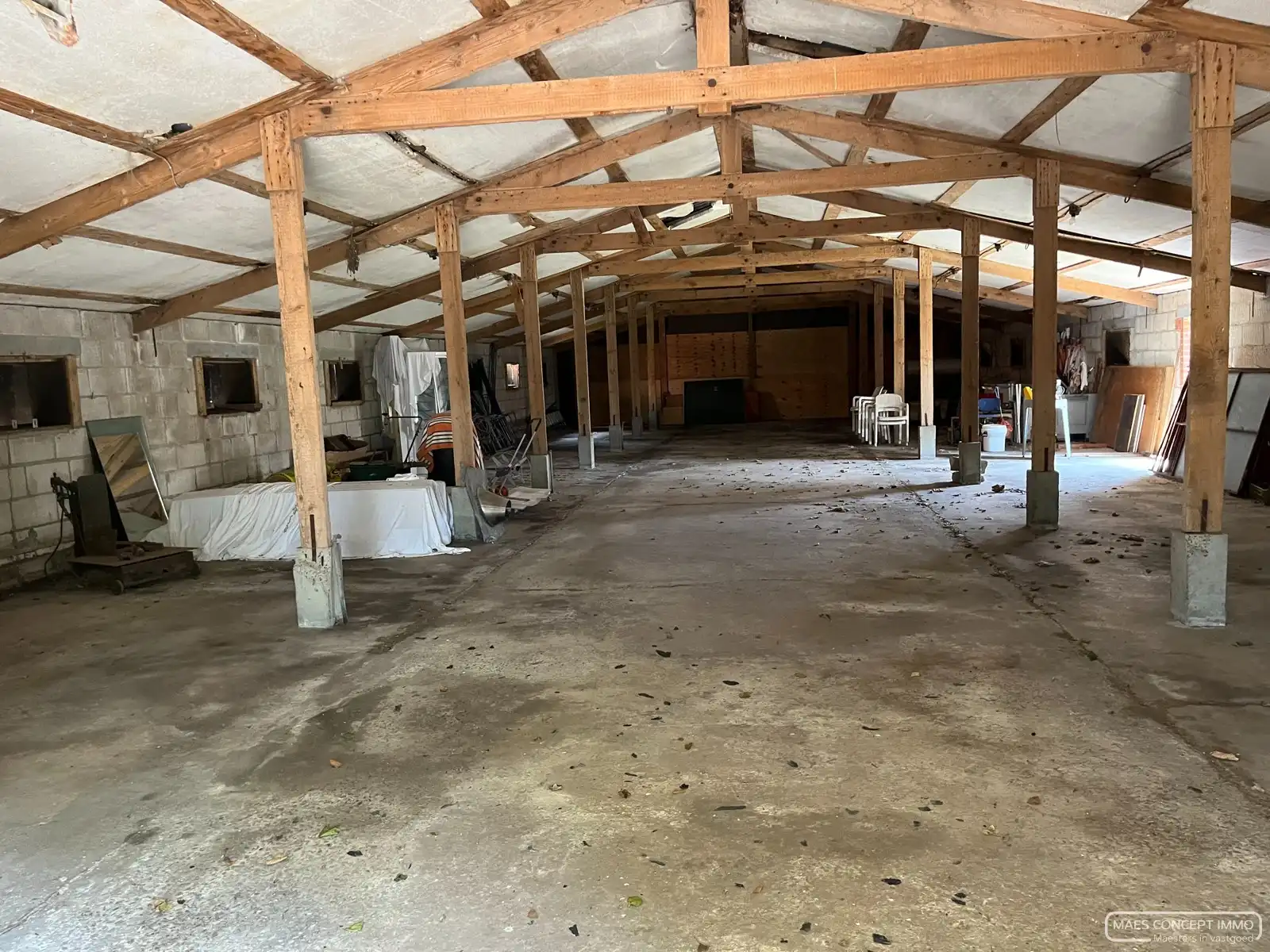 Loods van 305 m²  te huur voor opslag in Waregem foto 2