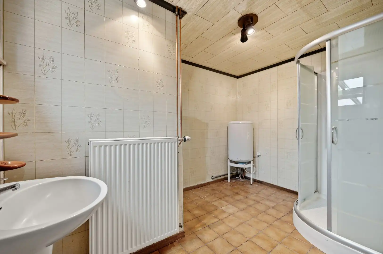 Ruime te renoveren rijwoning met ontzettend veel potentieel en een leuke tuin foto 10