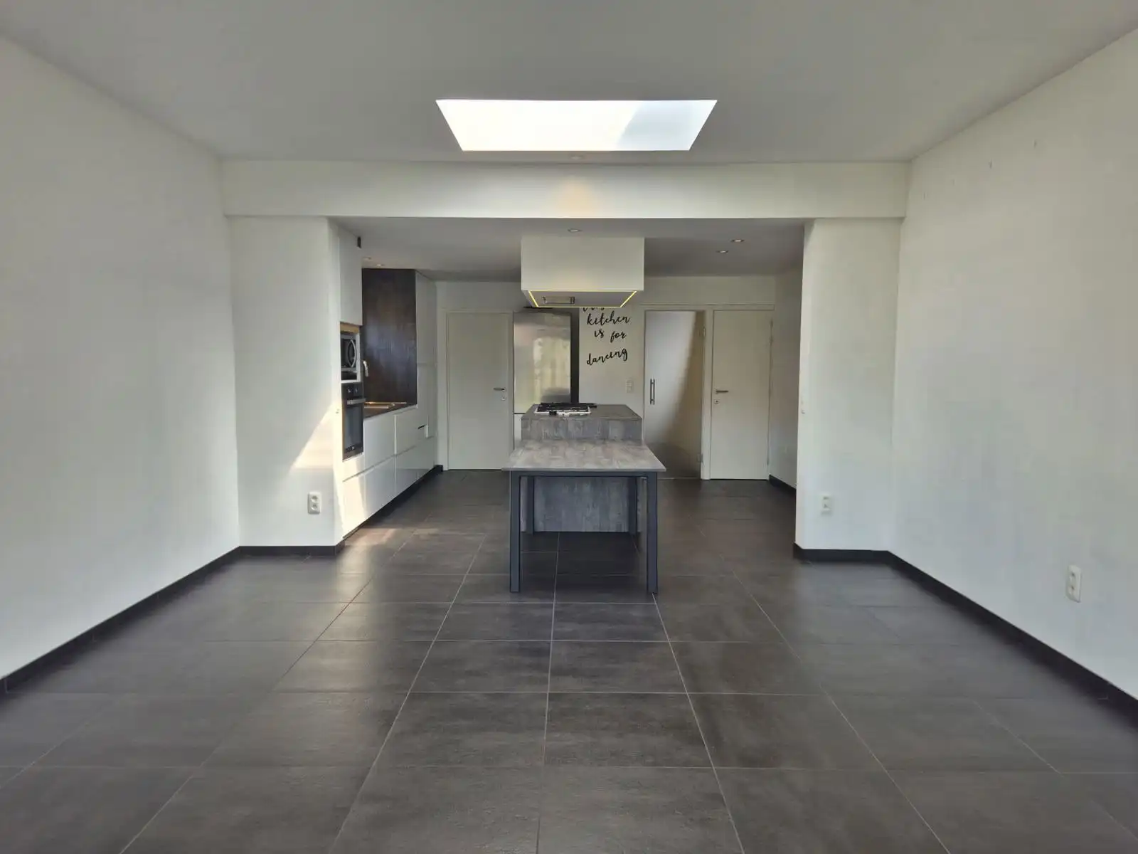 Halfopen bebouwing met 2 slaapkamers, tuin en garage foto 3