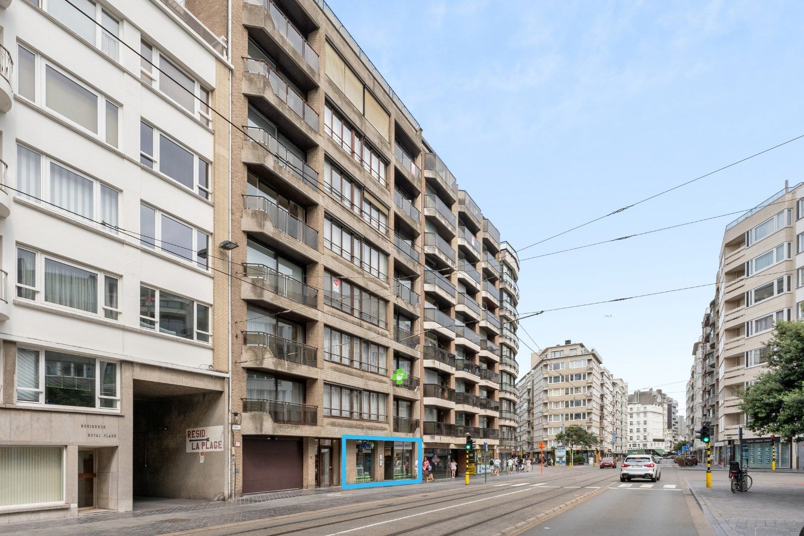 Uitstekend gelegen handelsruimte met hoge zichtbaarheid in het hart van Oostende foto {{pictureIndex}}