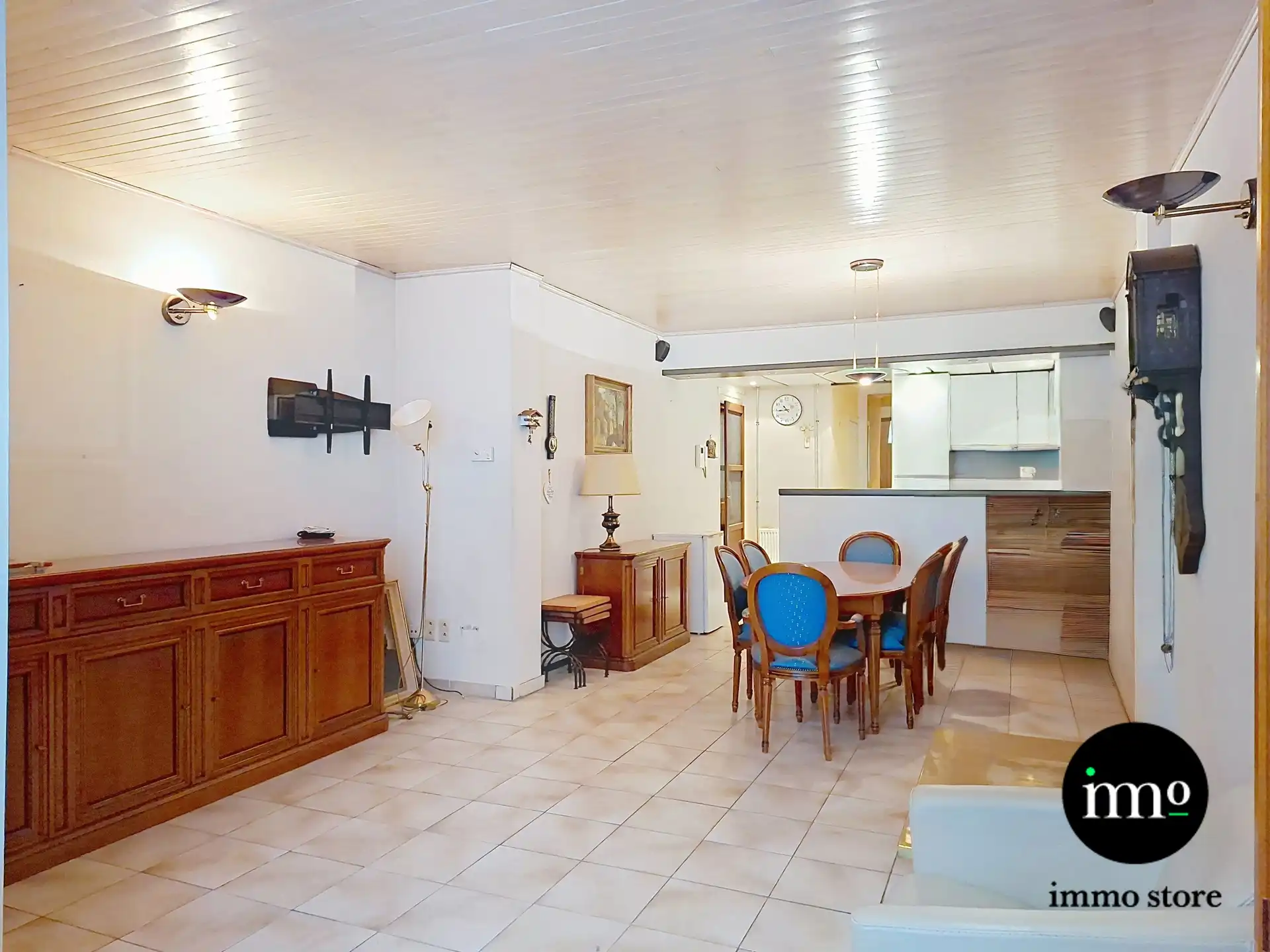 Uitzonderlijk ruime woning met atelier en garage foto 6