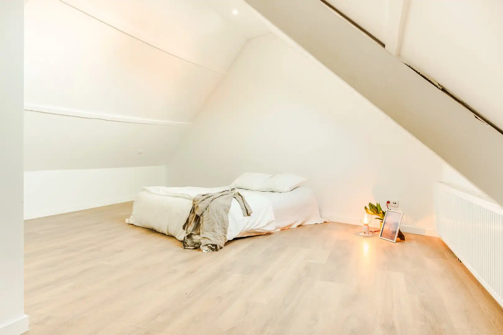 Gerenoveerde  ruime gezinswoning te Burcht. foto 5