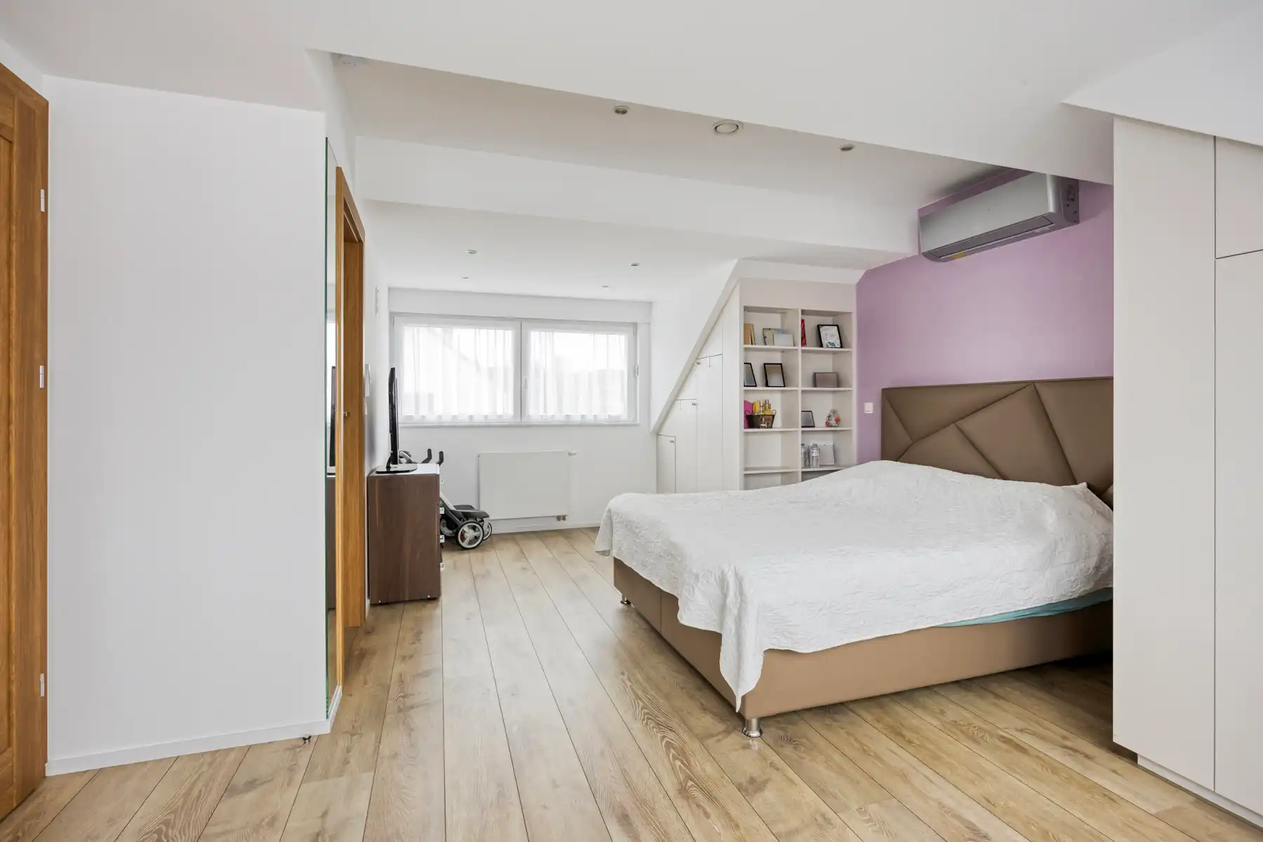 Gerenoveerde woning met 3 slaapkamers, 2 badkamers en garage foto 17