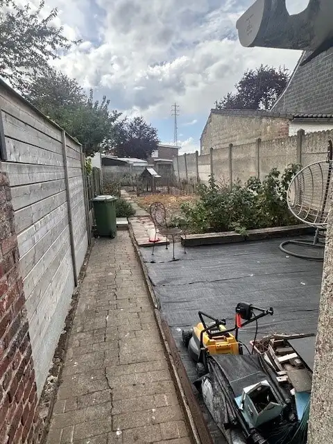 Bouwgrond nu nog met gesloten garagebox en tuin foto 3