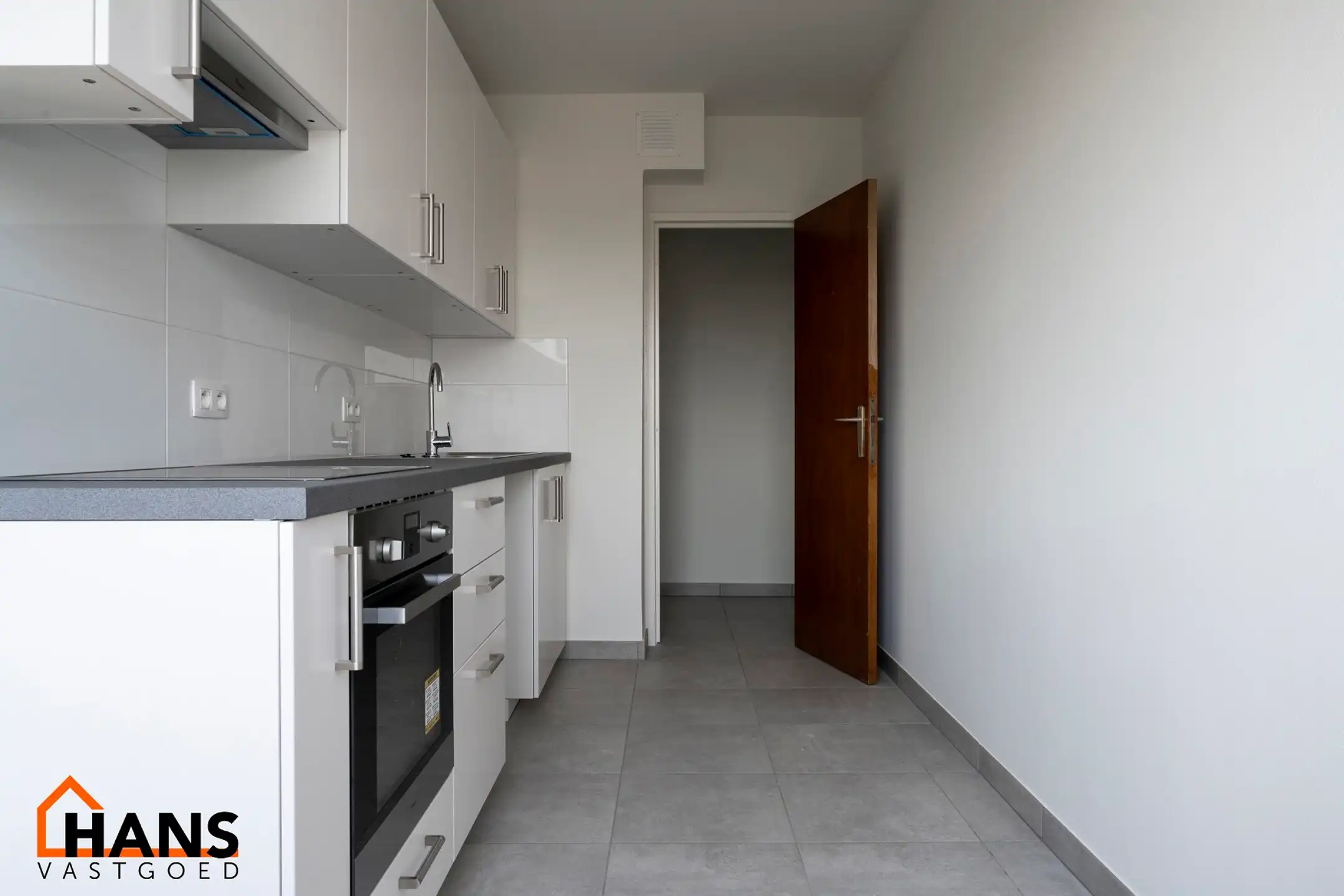 2 slaapkamerappartement met garage. foto 4