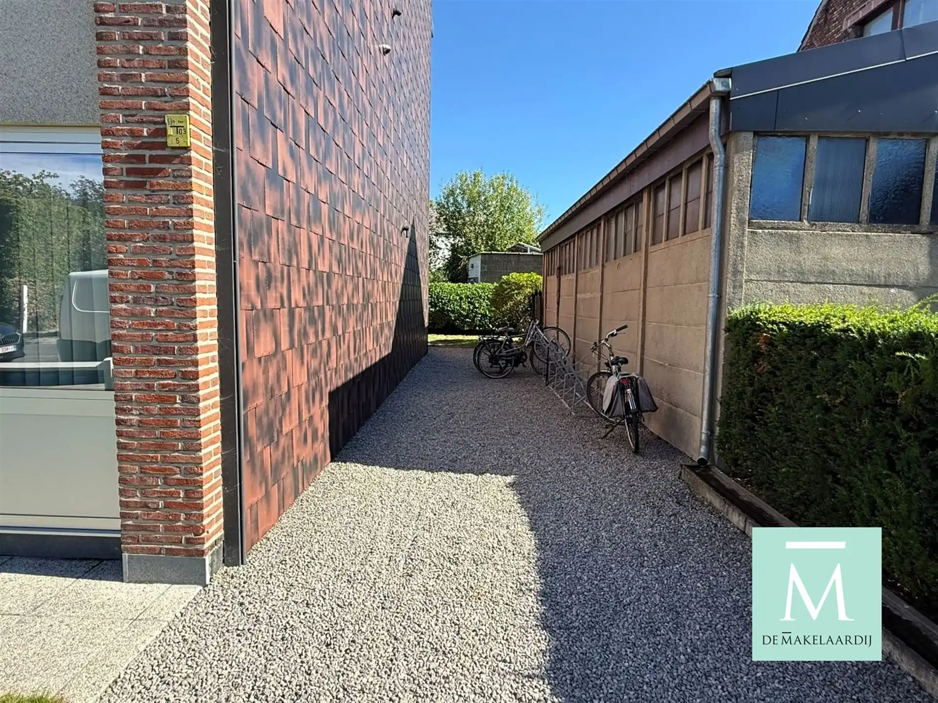 Ruim duplexappartement met 3 slaapkamers nabij het Vrijbroekpark. foto 14