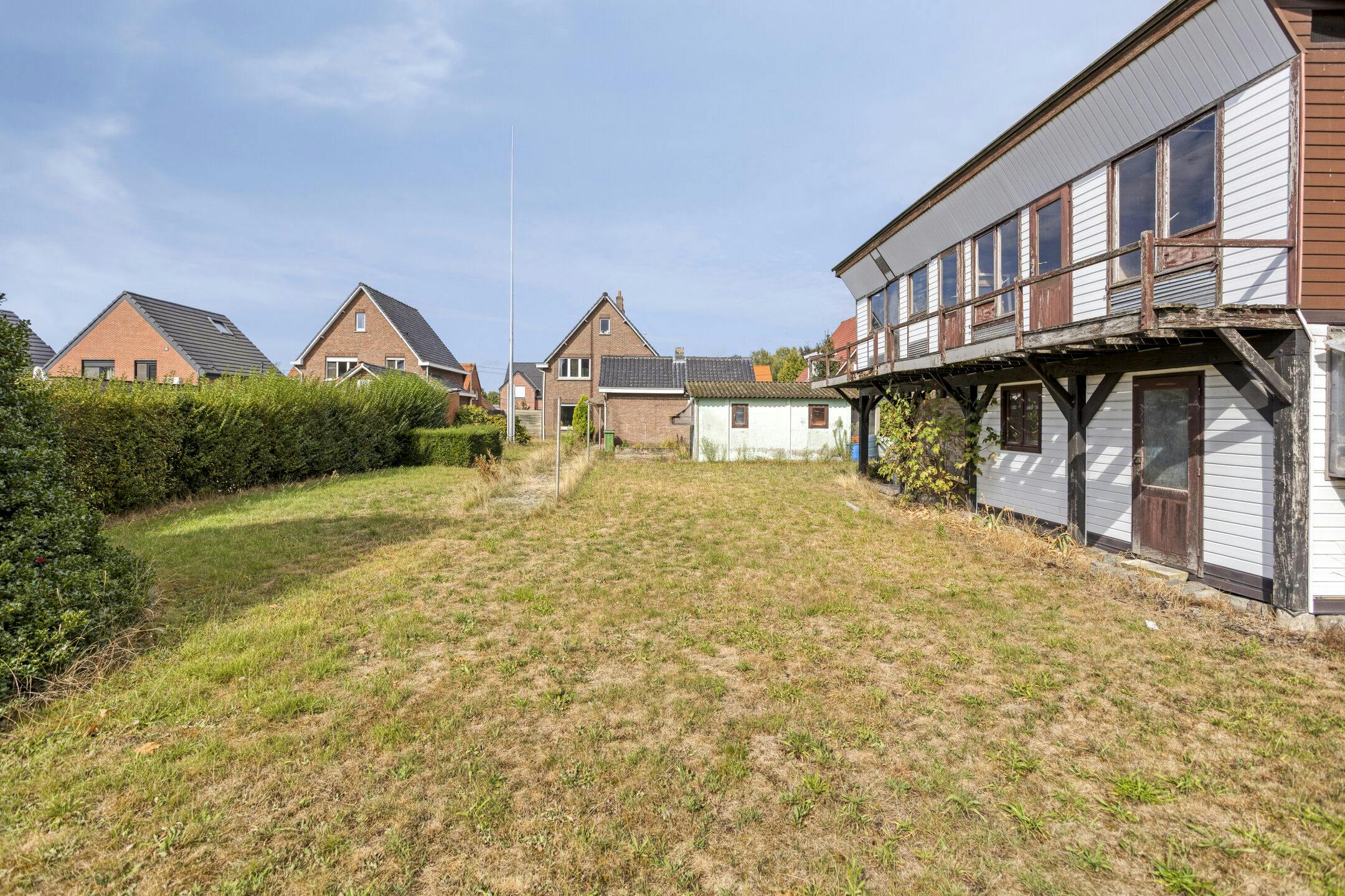 Te renoveren woning te koop net buiten het centrum van Retie foto 2