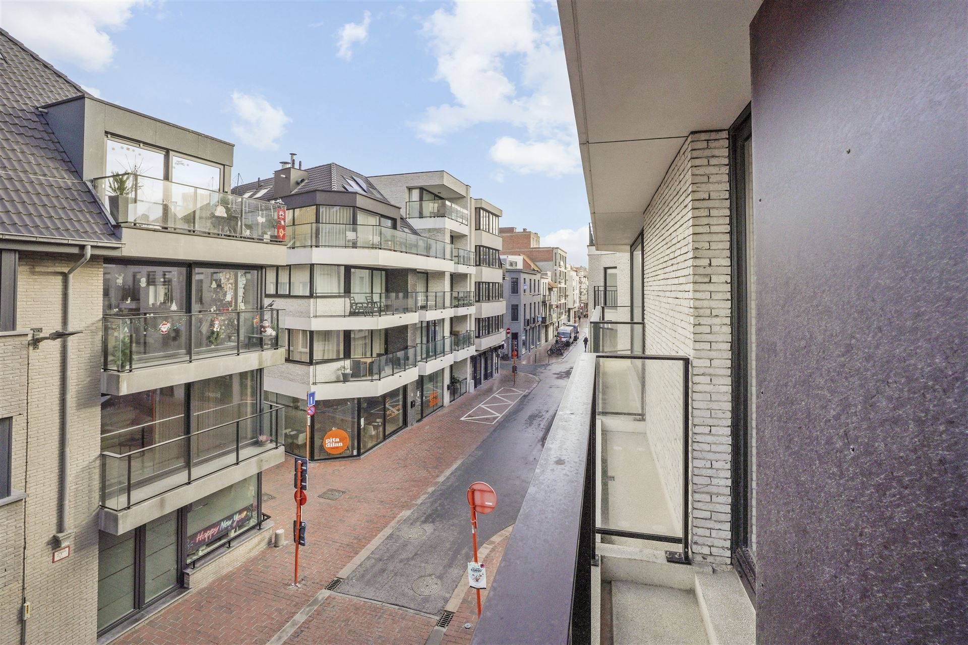 INSTAPKLAAR / RECENT GEBOUW  foto 19