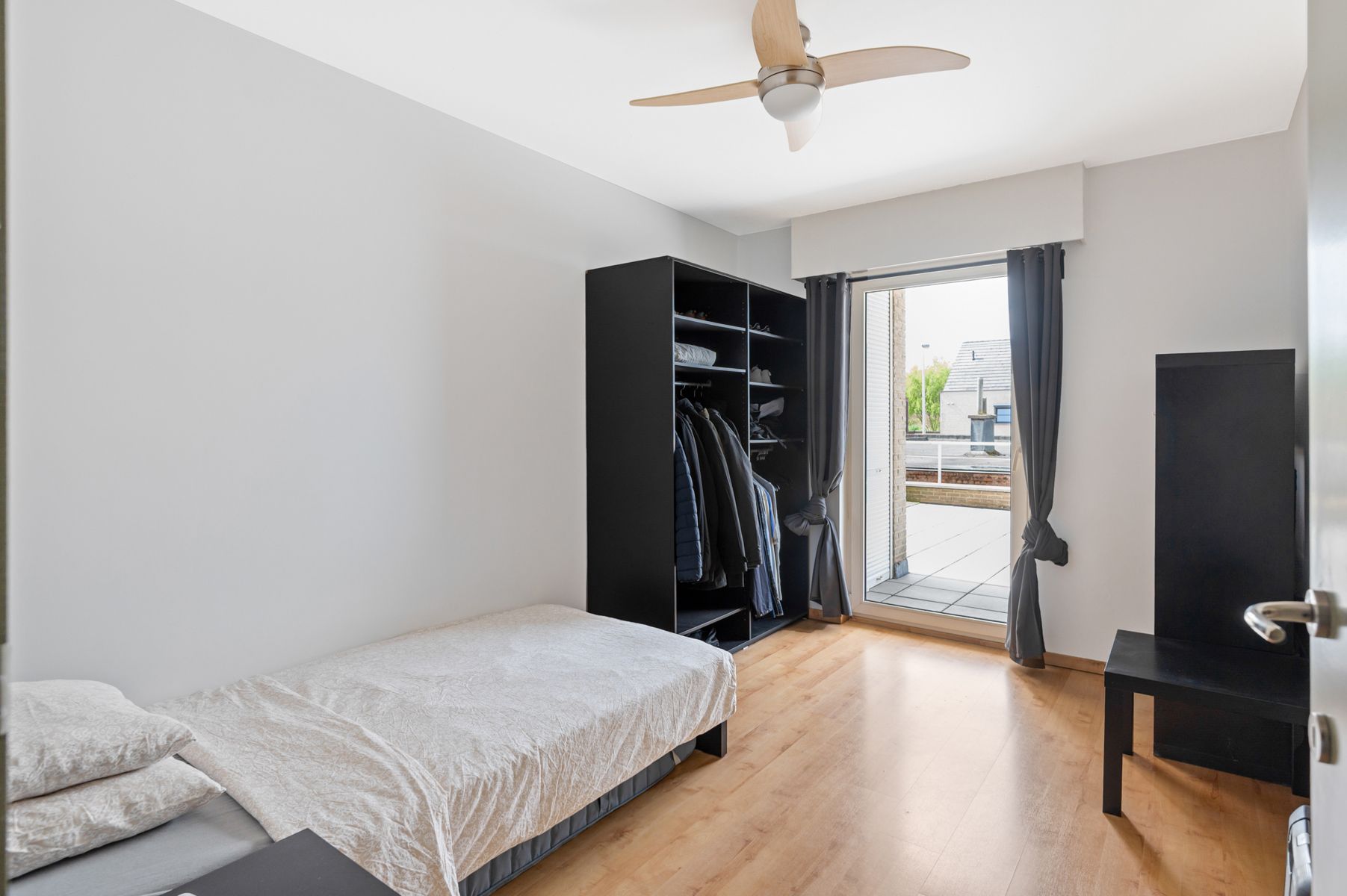 Volledig vernieuwd appartement met ruim terras en garagebox foto 15