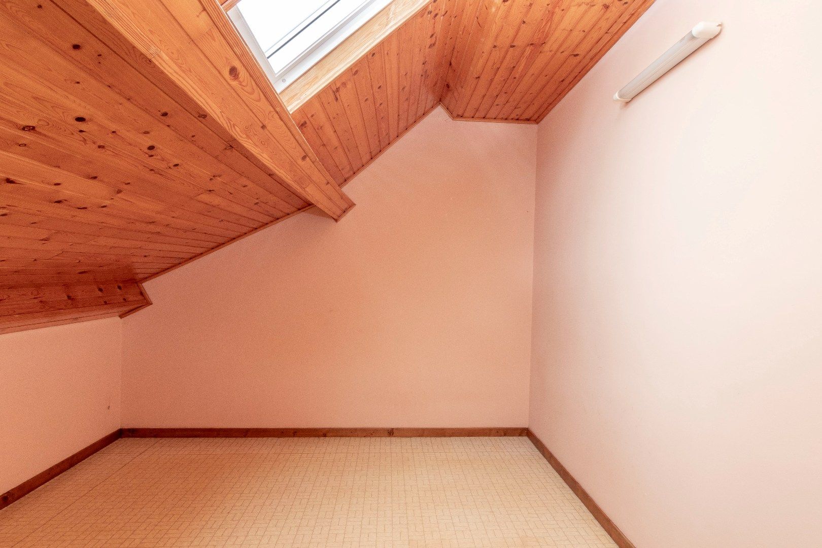 Ruime woning (4 slk) met tuin op wandelafstand van dorpskern foto 15