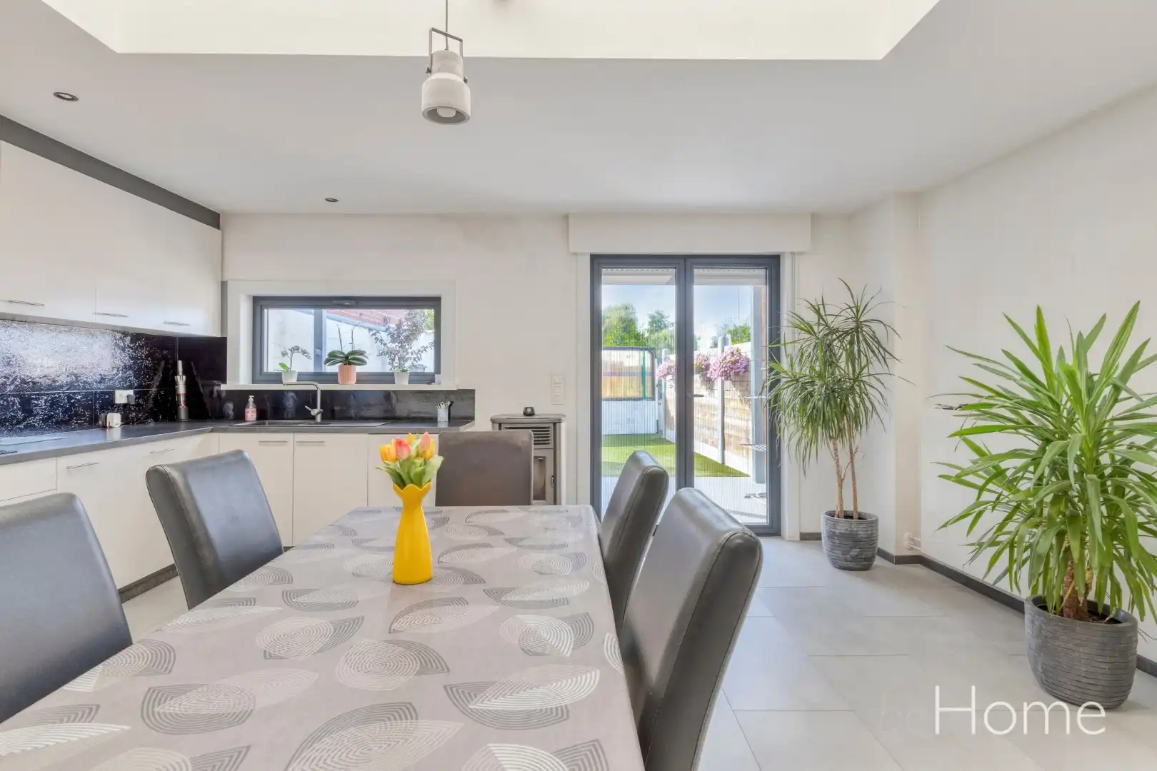 Instapklare woning met 2 slpk, garage en ZW-gerichte tuin foto 8