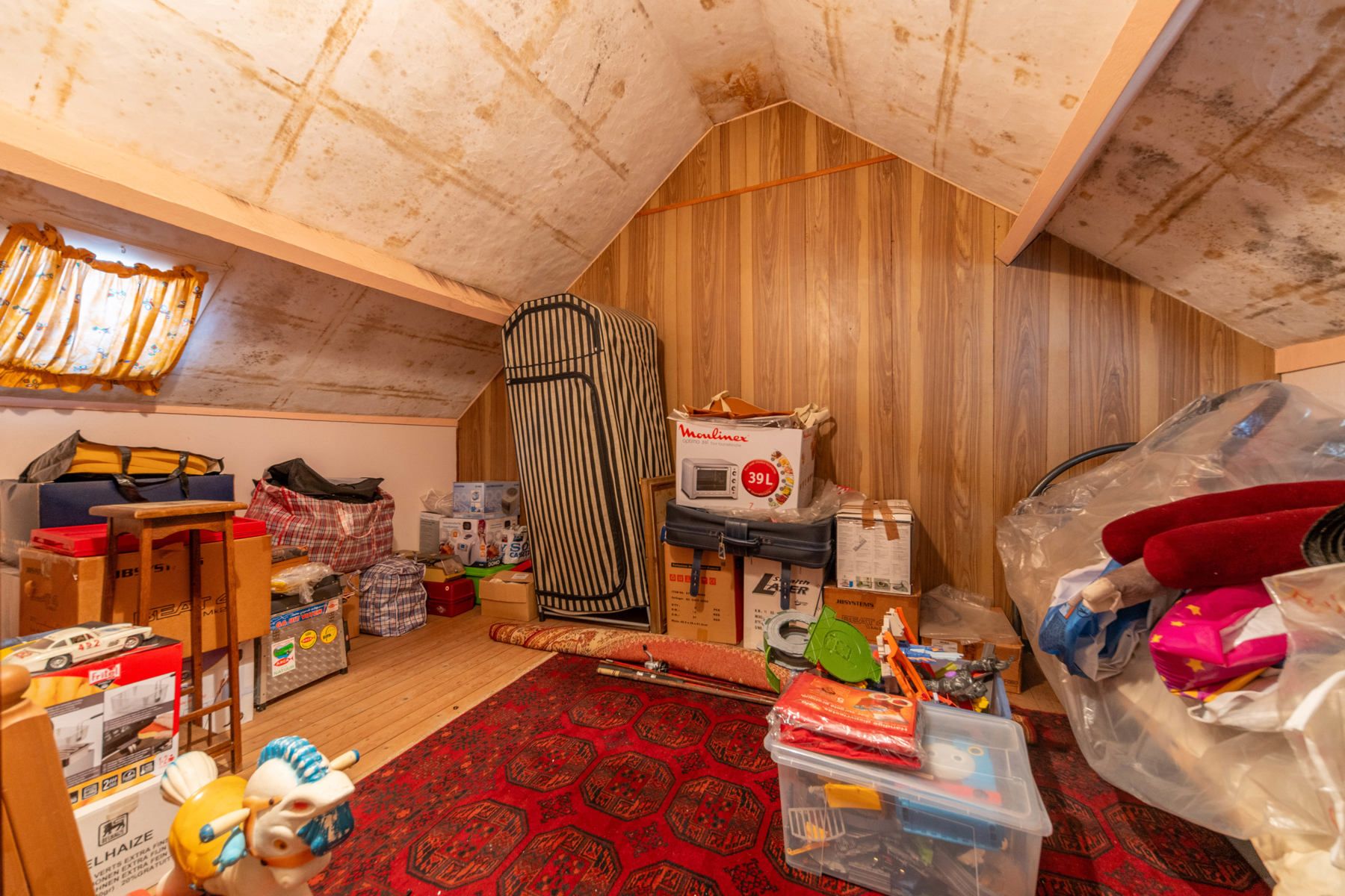 Ruime te renoveren woning met leuke tuin.  foto 14