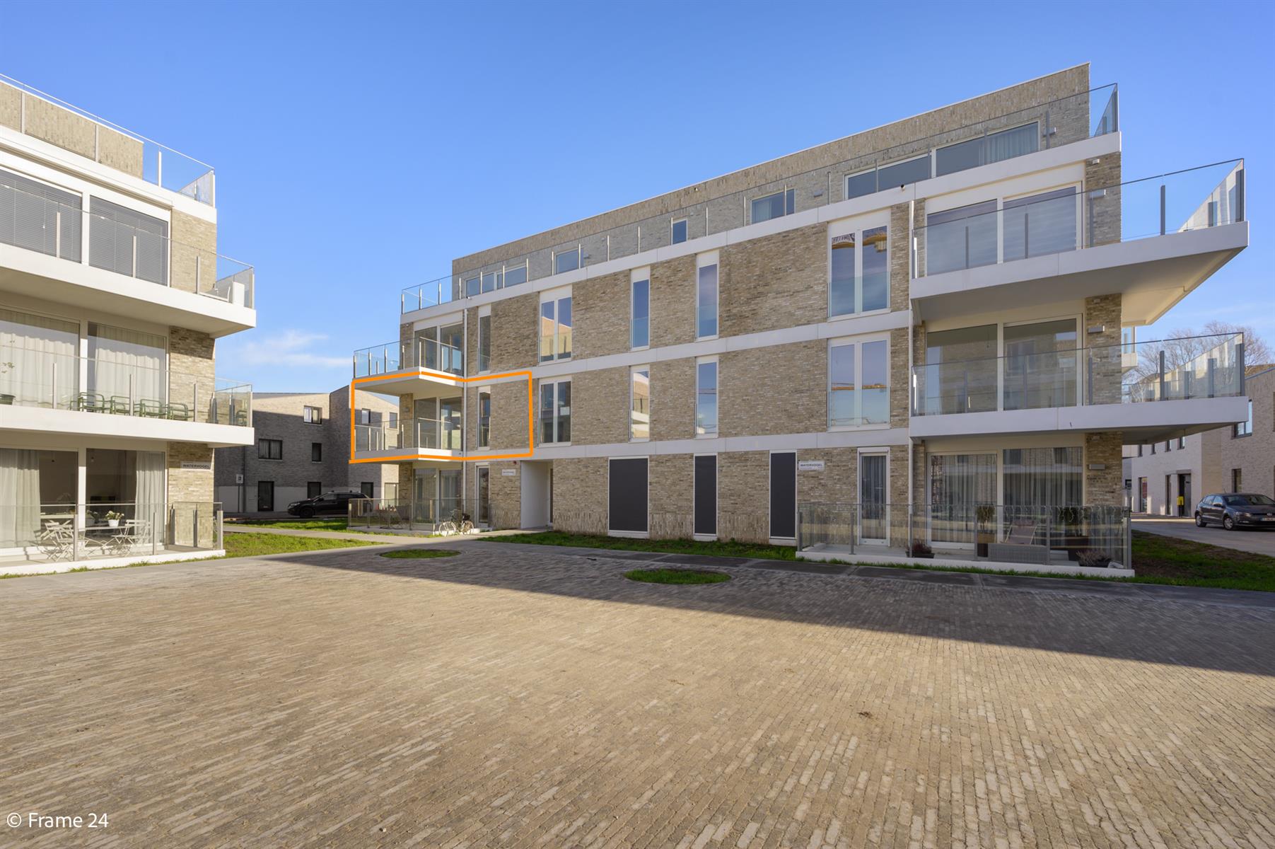 Modern appartement met terras, berging en parking foto 12
